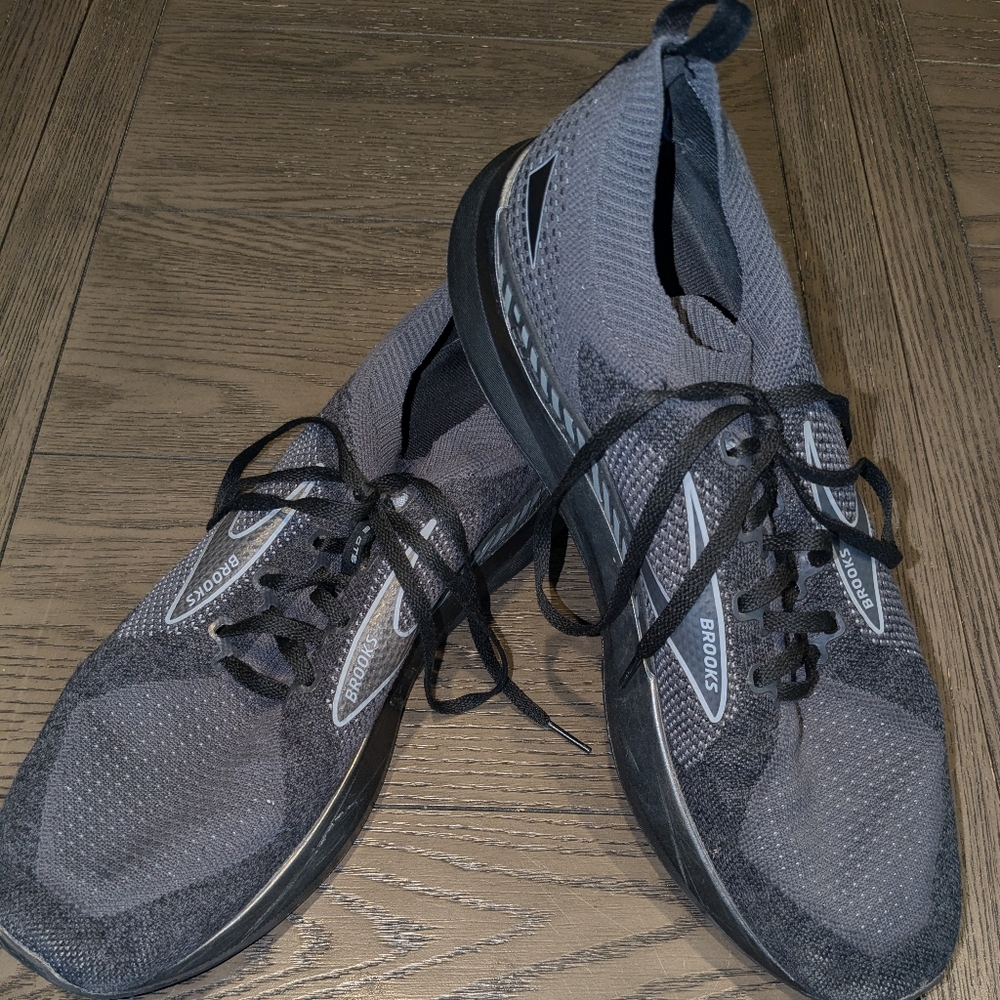 Brooks Levitate GTS